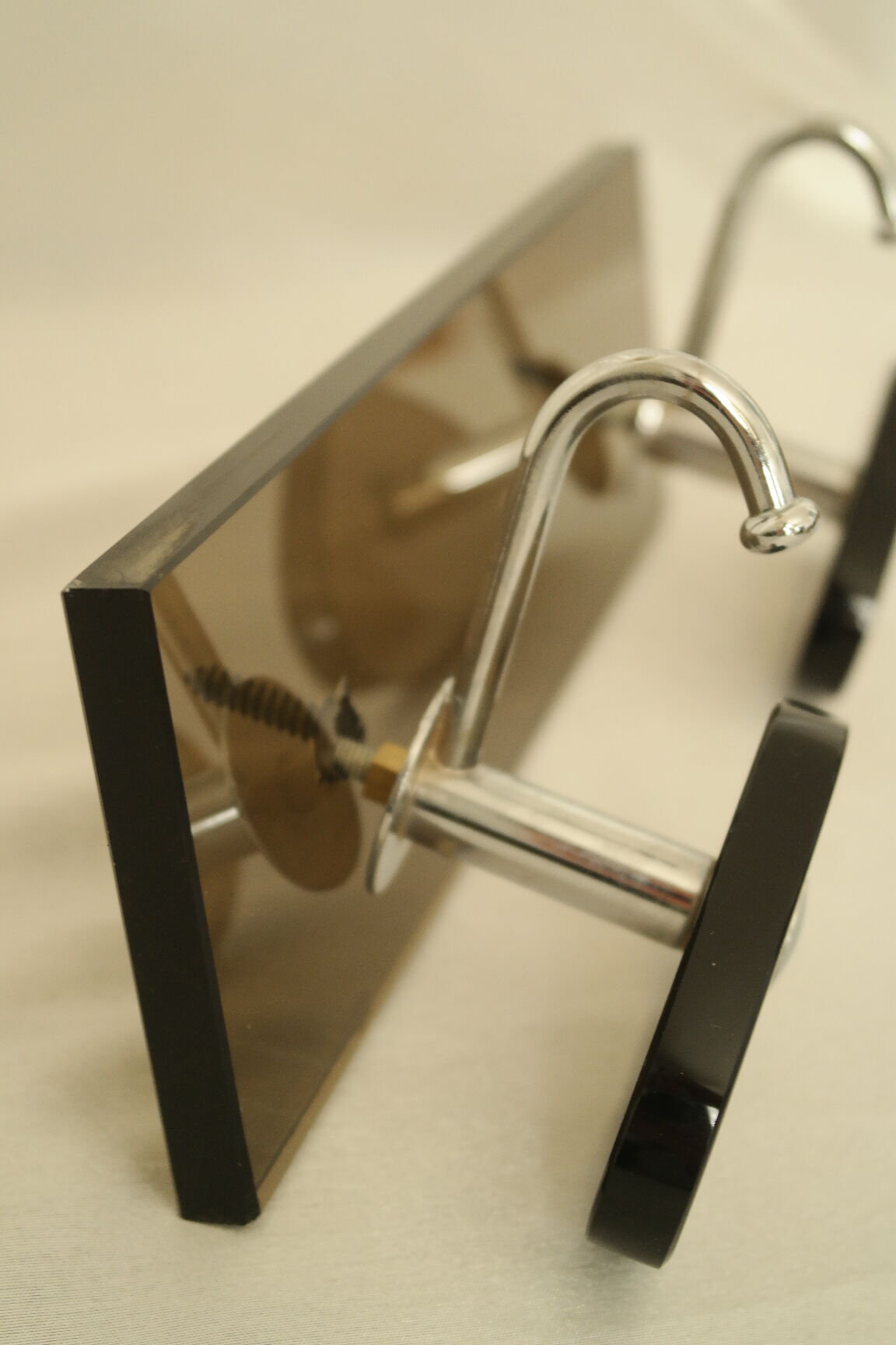 Patère en verre fumé marron années 70