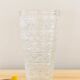 Vase en verre moulé
