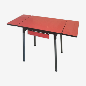 Table en formica rouge