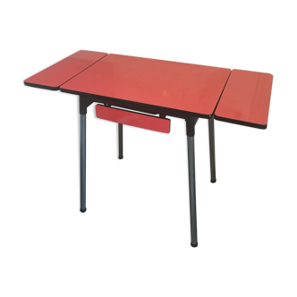 Table en formica rouge