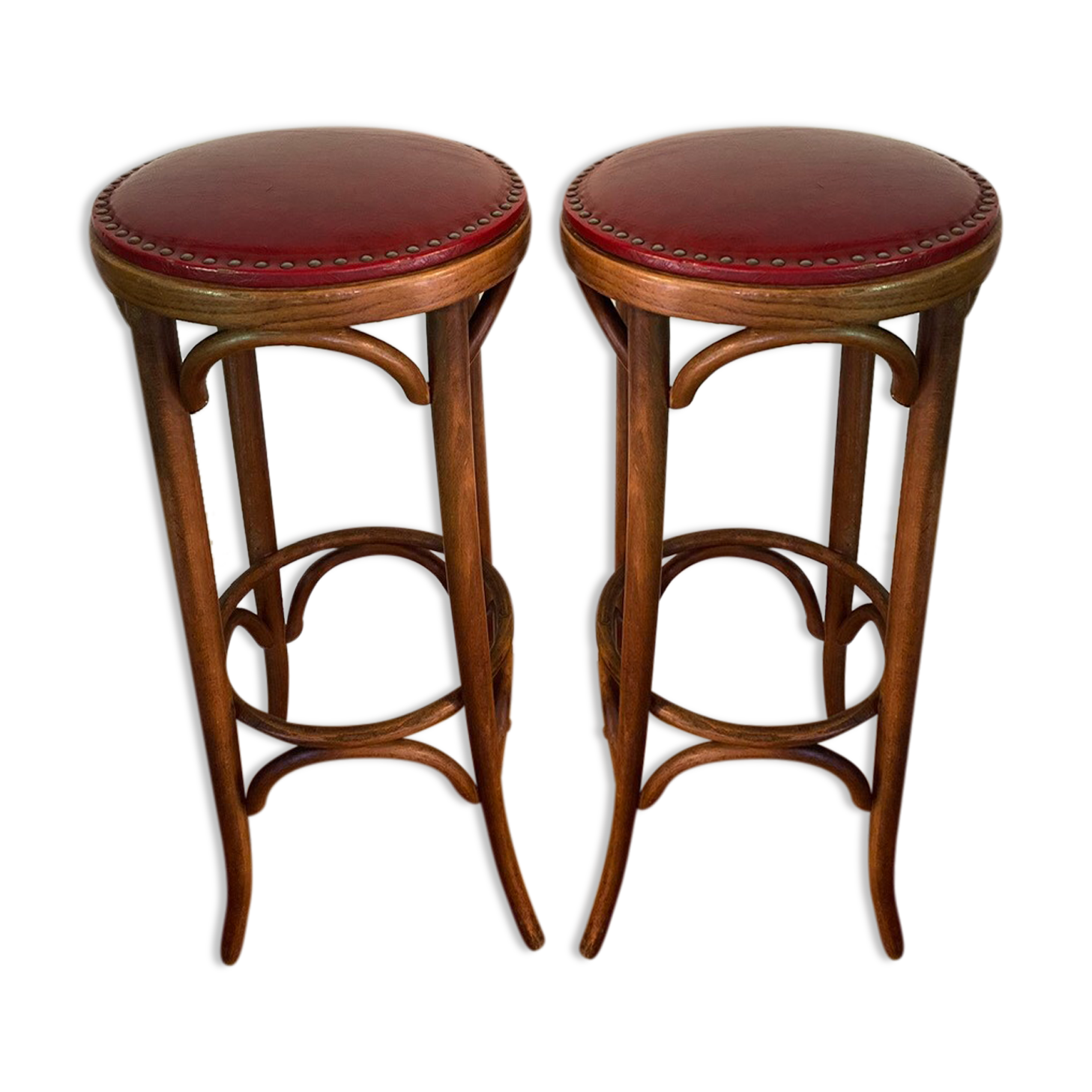 Paire de tabourets de bistrot en bois tourné et assise en skaï rouge XX siècle