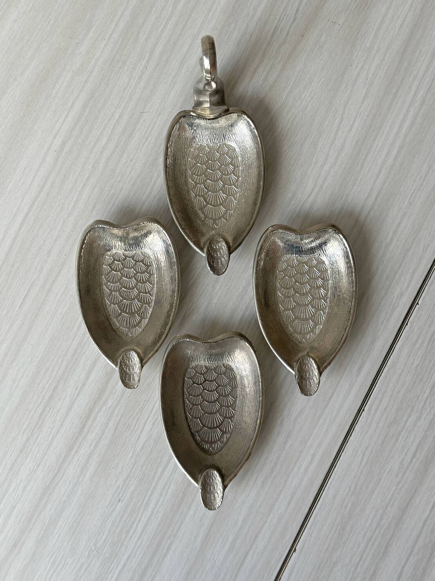 Set of 4 silver-plated swan bowls