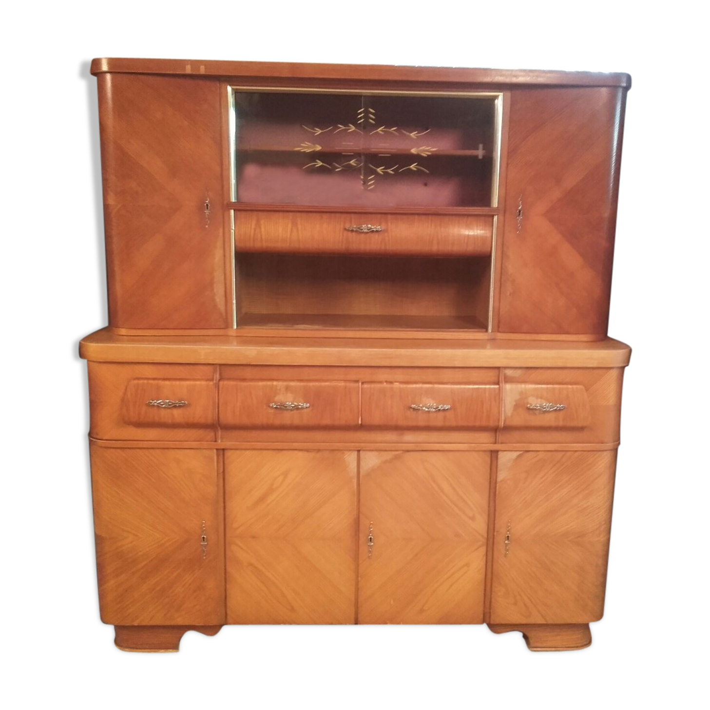 Buffet year 50 with showcase