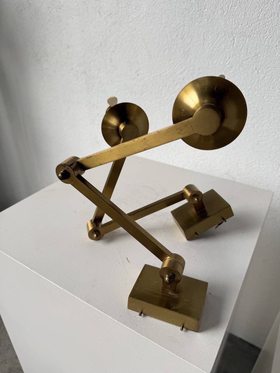 Pair of brass wall lights with articulated arms from the 70s