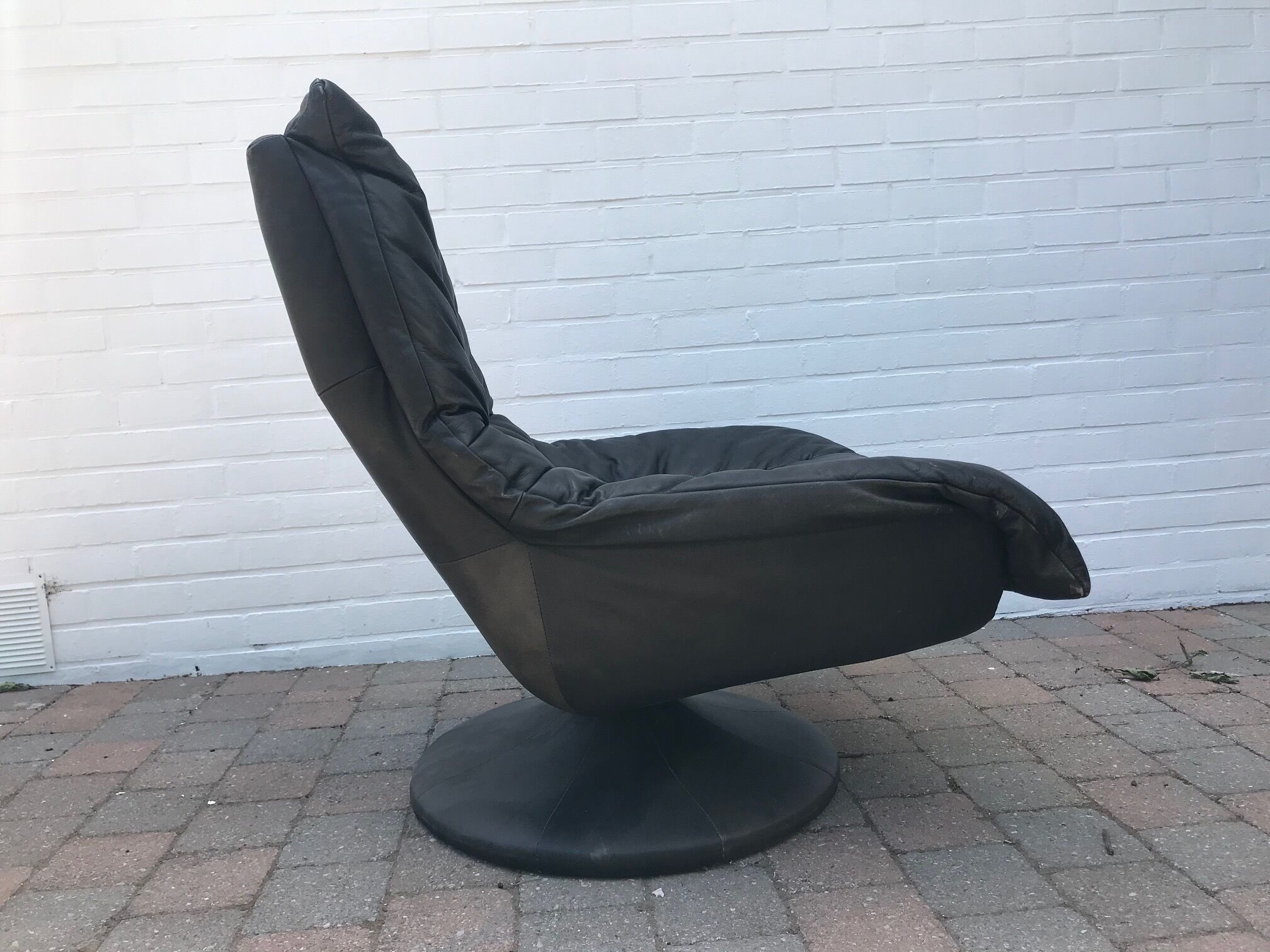80s leather armchair