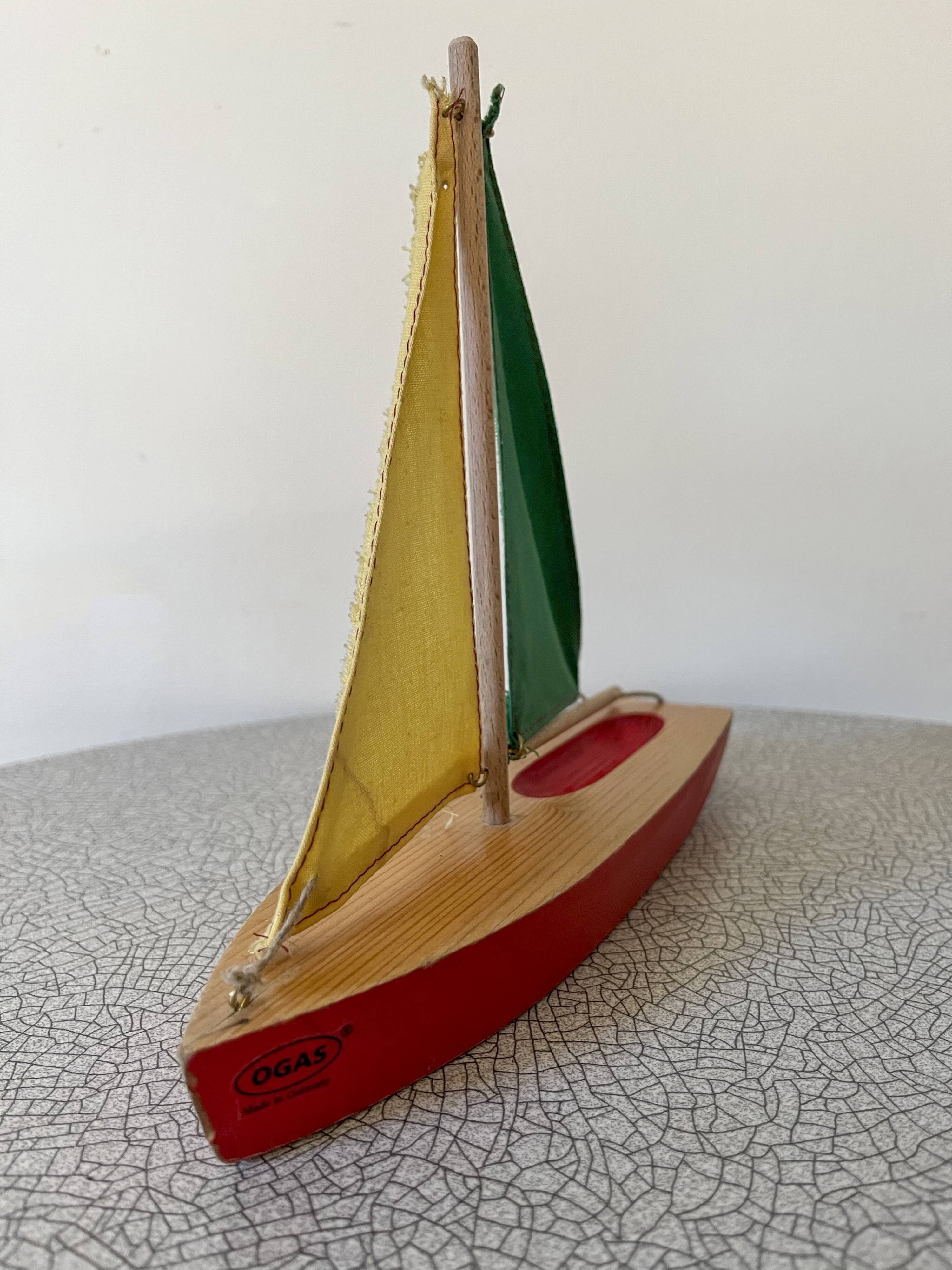 Navigable wooden basin sailboat. OGAS model made in Germany, 70s
