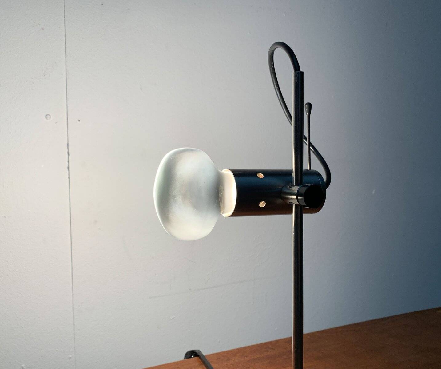 Italian table lamp model 251 by Tito Agnoli for Oluce, 1950s.