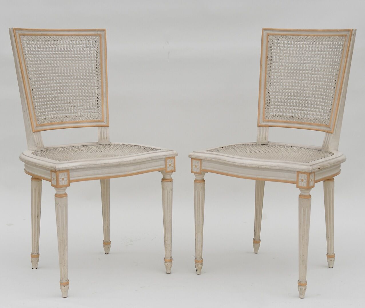 Suite de 4 chaises de style Louis XVI