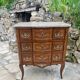 Petite commode en Marqueterie à Ressaut central Époque XIX eme siècle