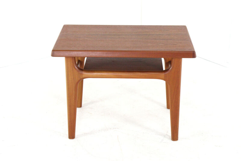Table basse / table d'appoint 'Tuse' de Niels Bach, vintage danois