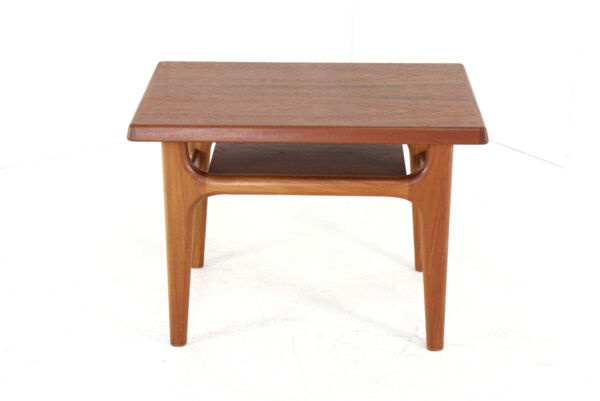 Table basse / table d'appoint 'Tuse' de Niels Bach, vintage danois