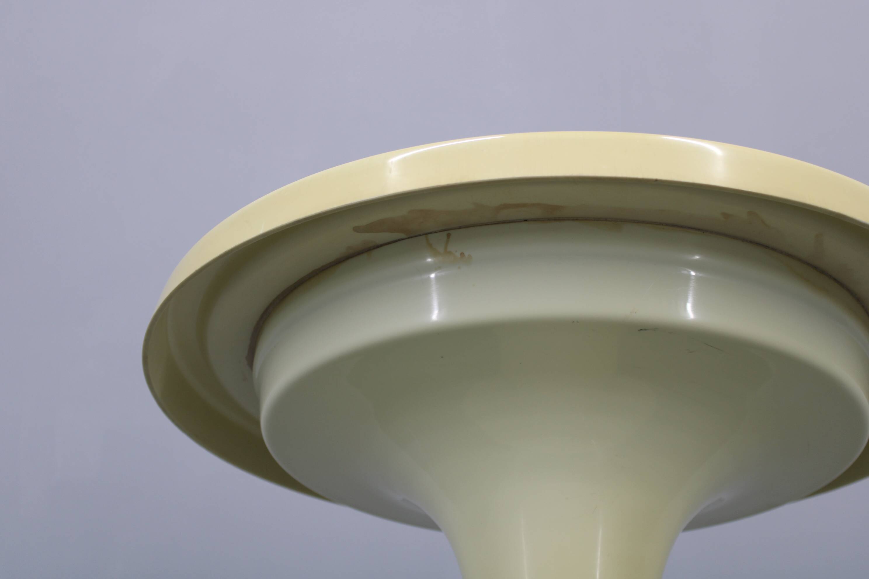 Table d'appoint en plastique italienne des années 1970