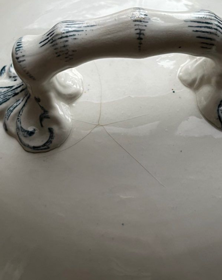 Ceramic compotier floral motif