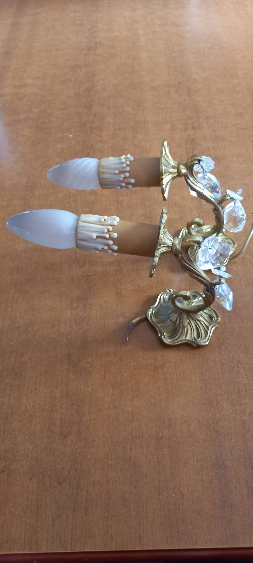 Anciennes appliques en bronze et cristal