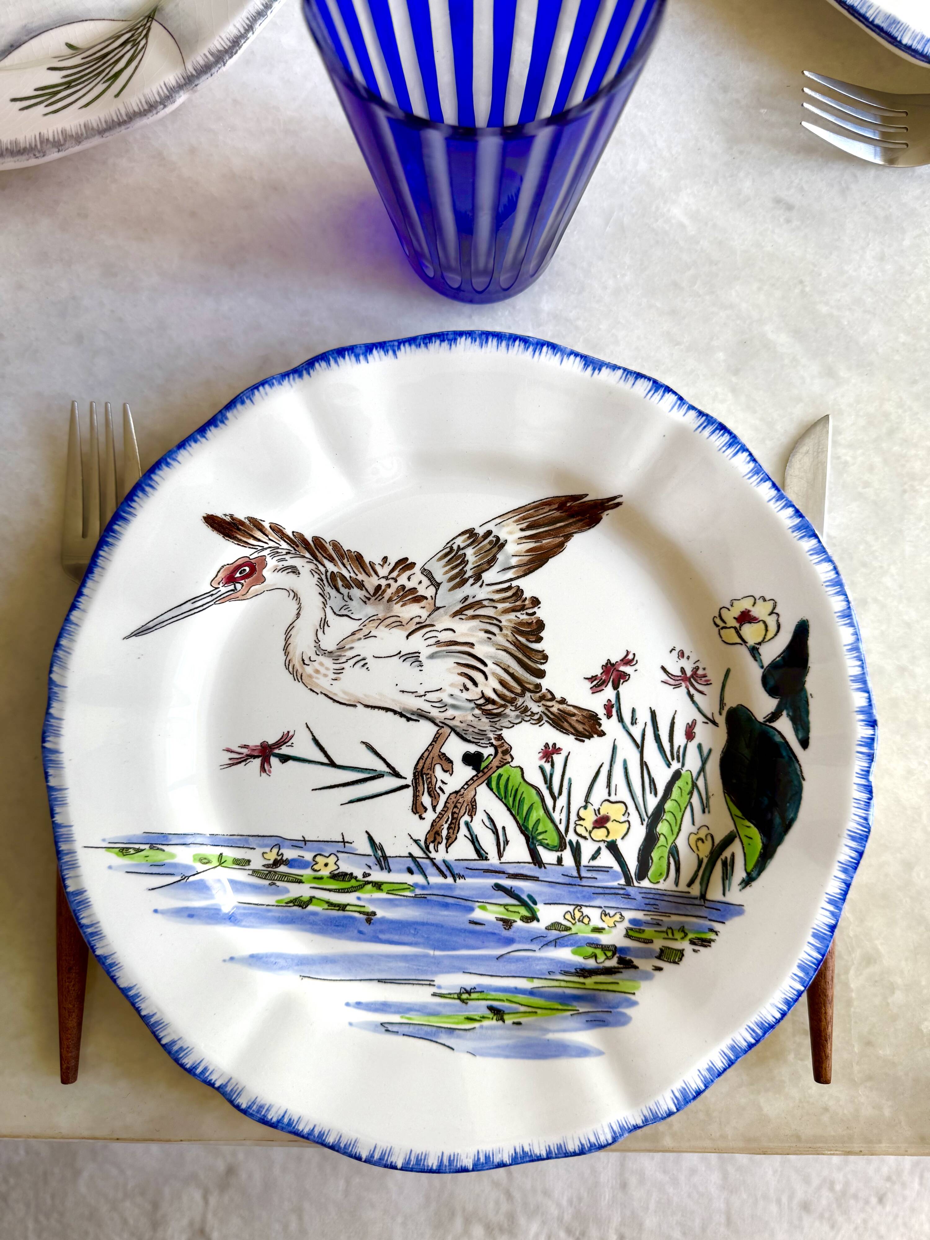 Service de table assiettes et plats Gien modèle grands oiseaux