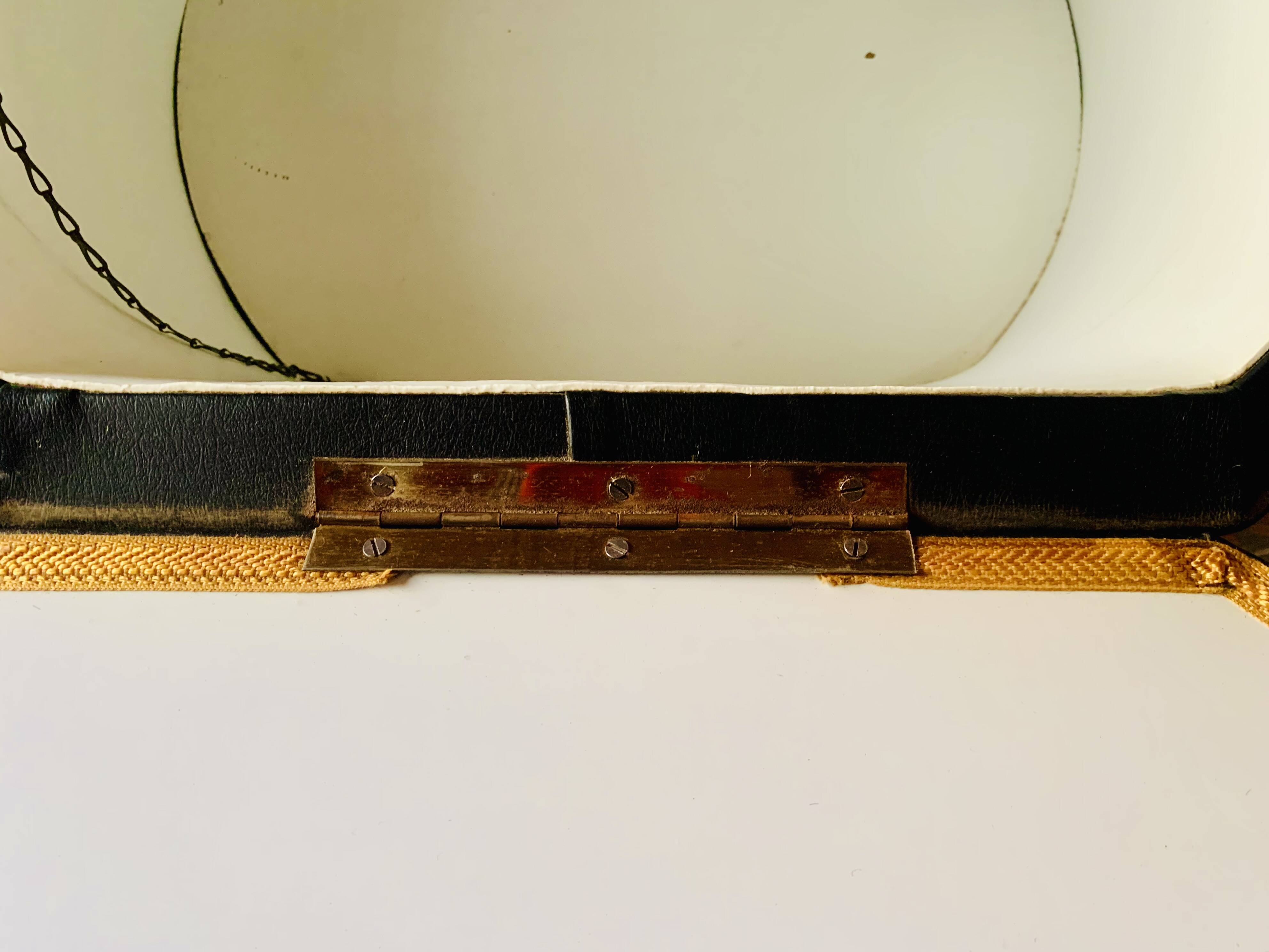 Vintage moumoute chest pouf