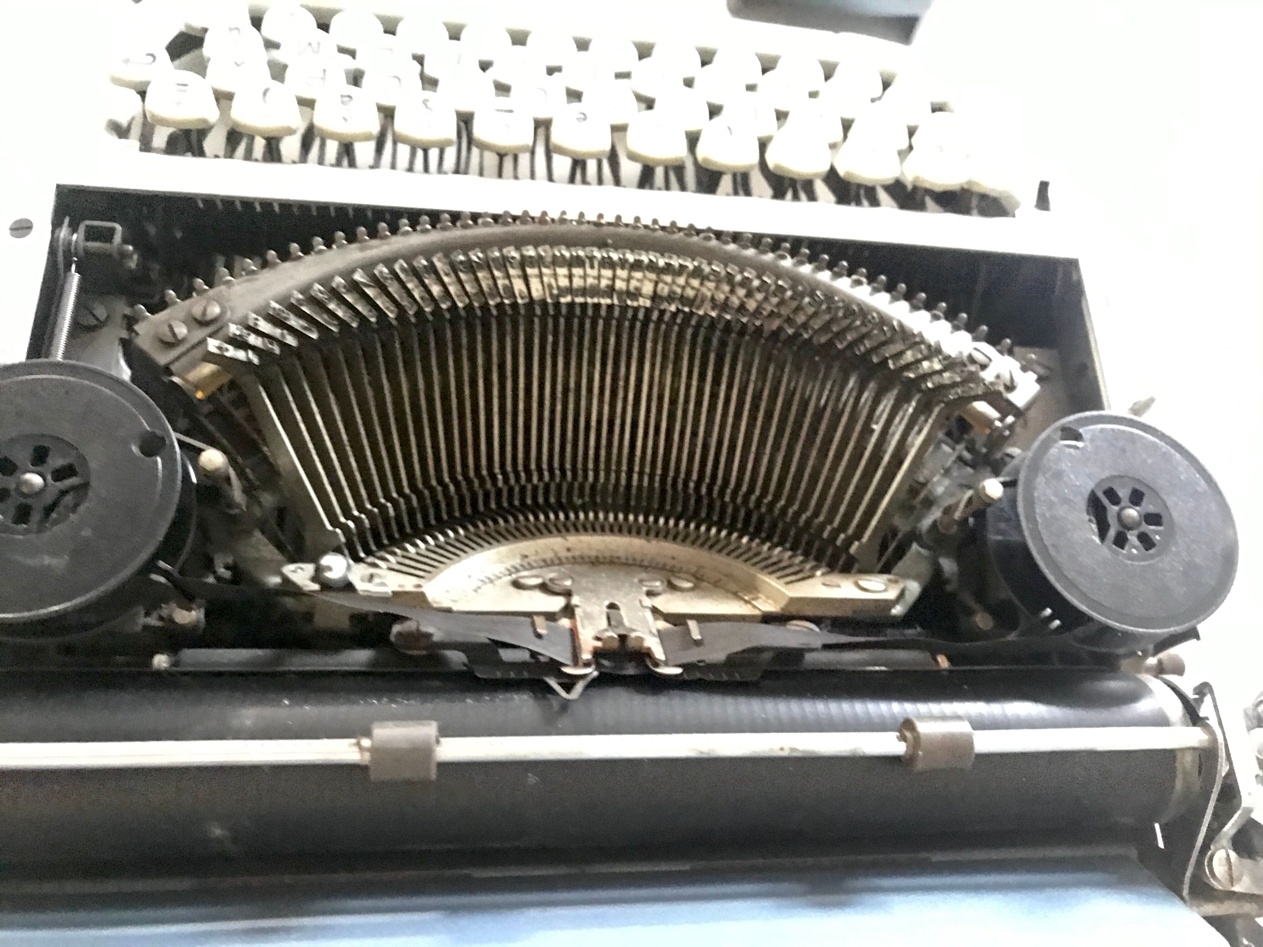 Machine à écrire Japy script vintage