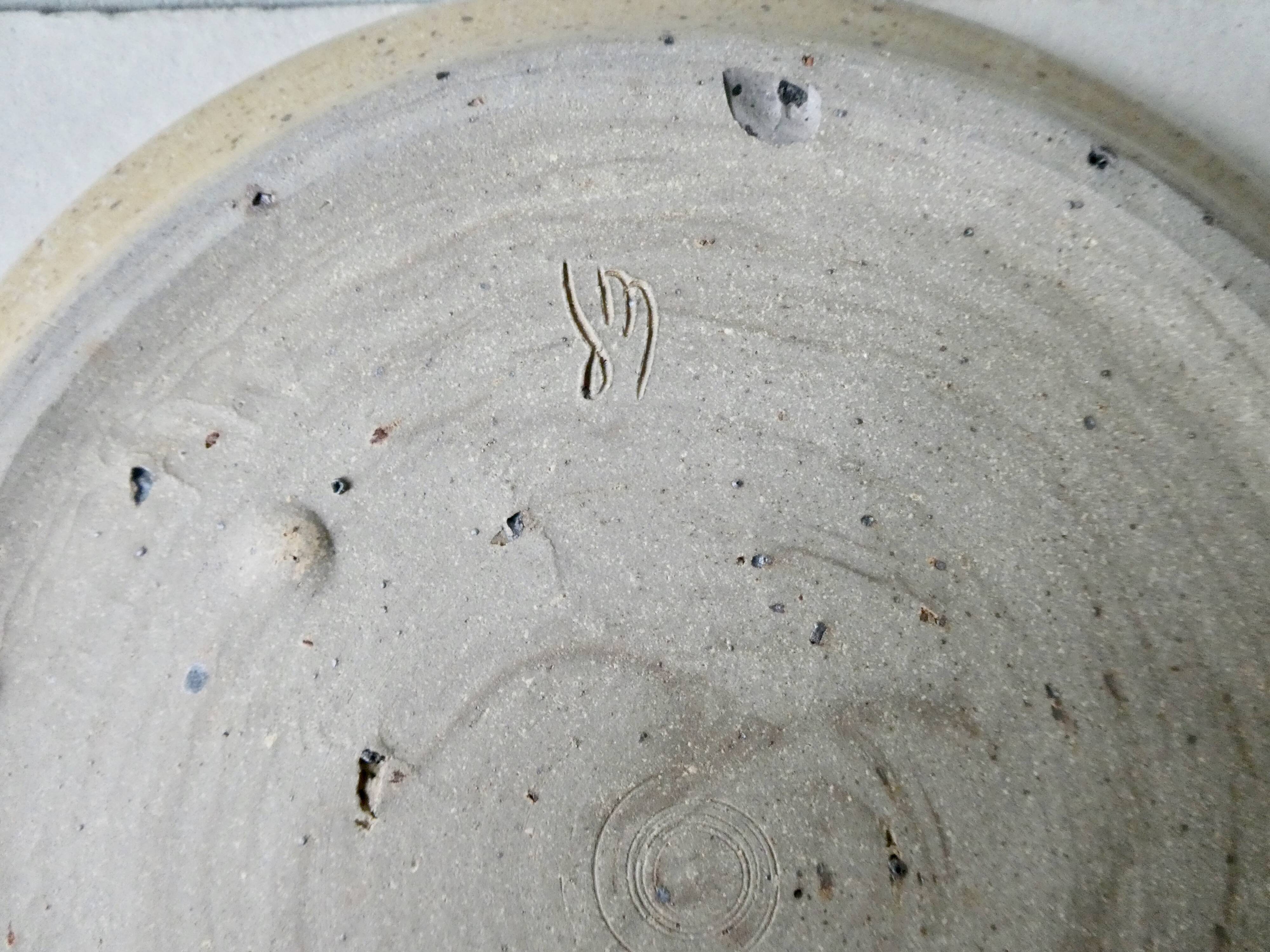 Set of 6 flat plates made of pyrity sandstone, signed
