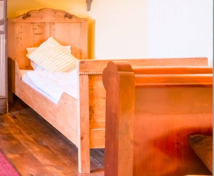 Lits antiques en pin