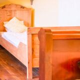 Lits antiques en pin