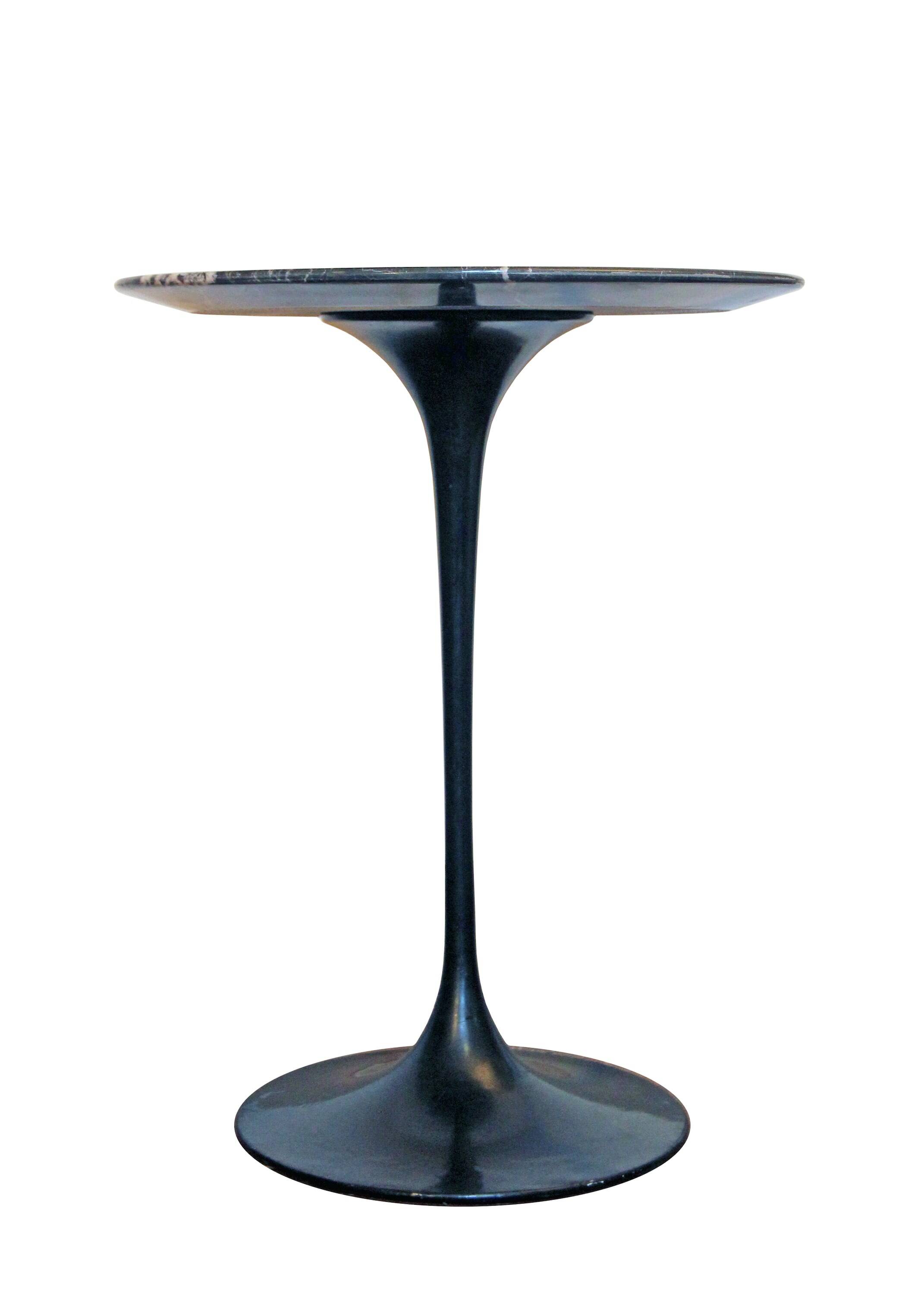 Tulip Knoll pedestal table in black Marquina marble, by Eero Saarinen