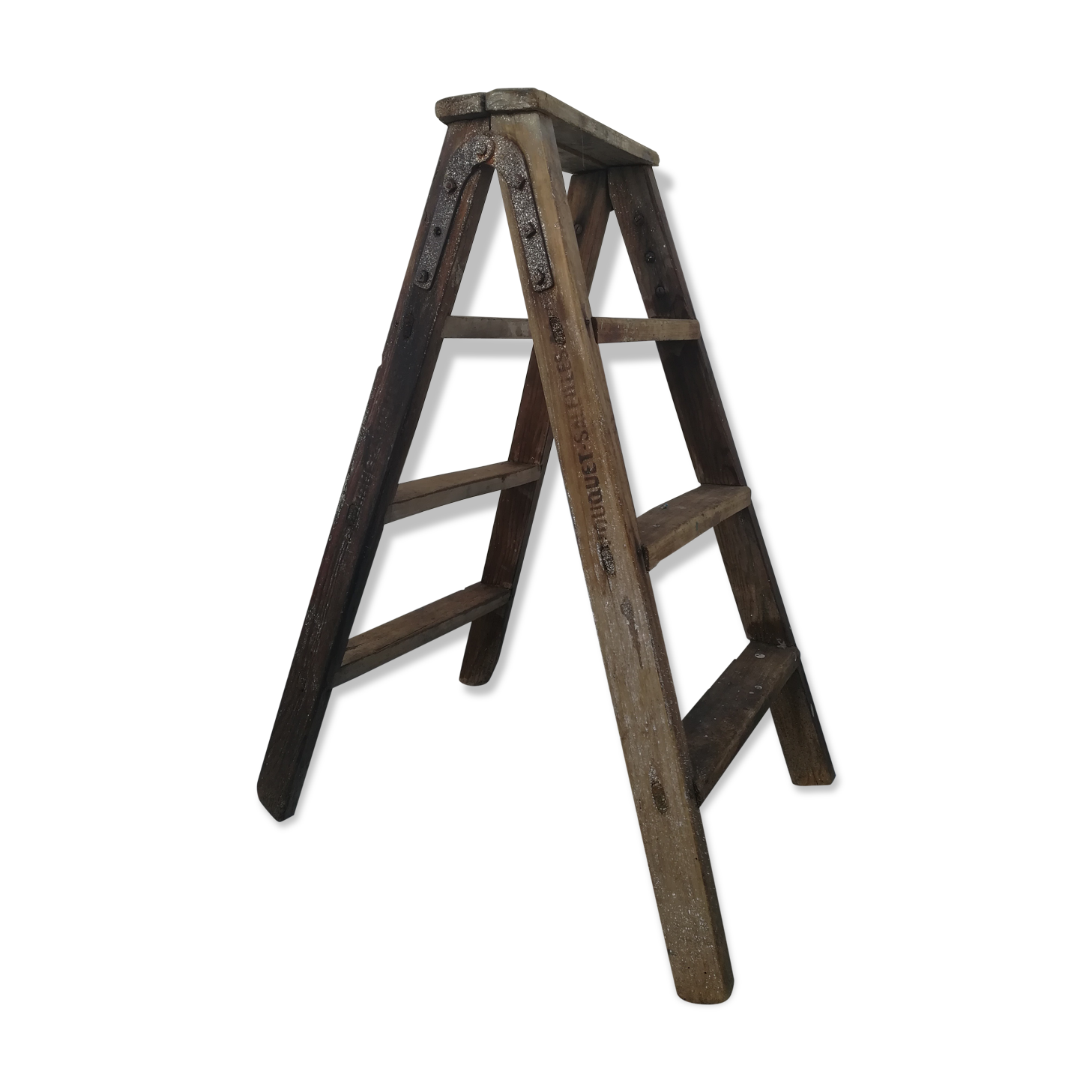 Stepladder has 4 steps