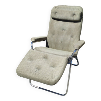 Llama lounge chair