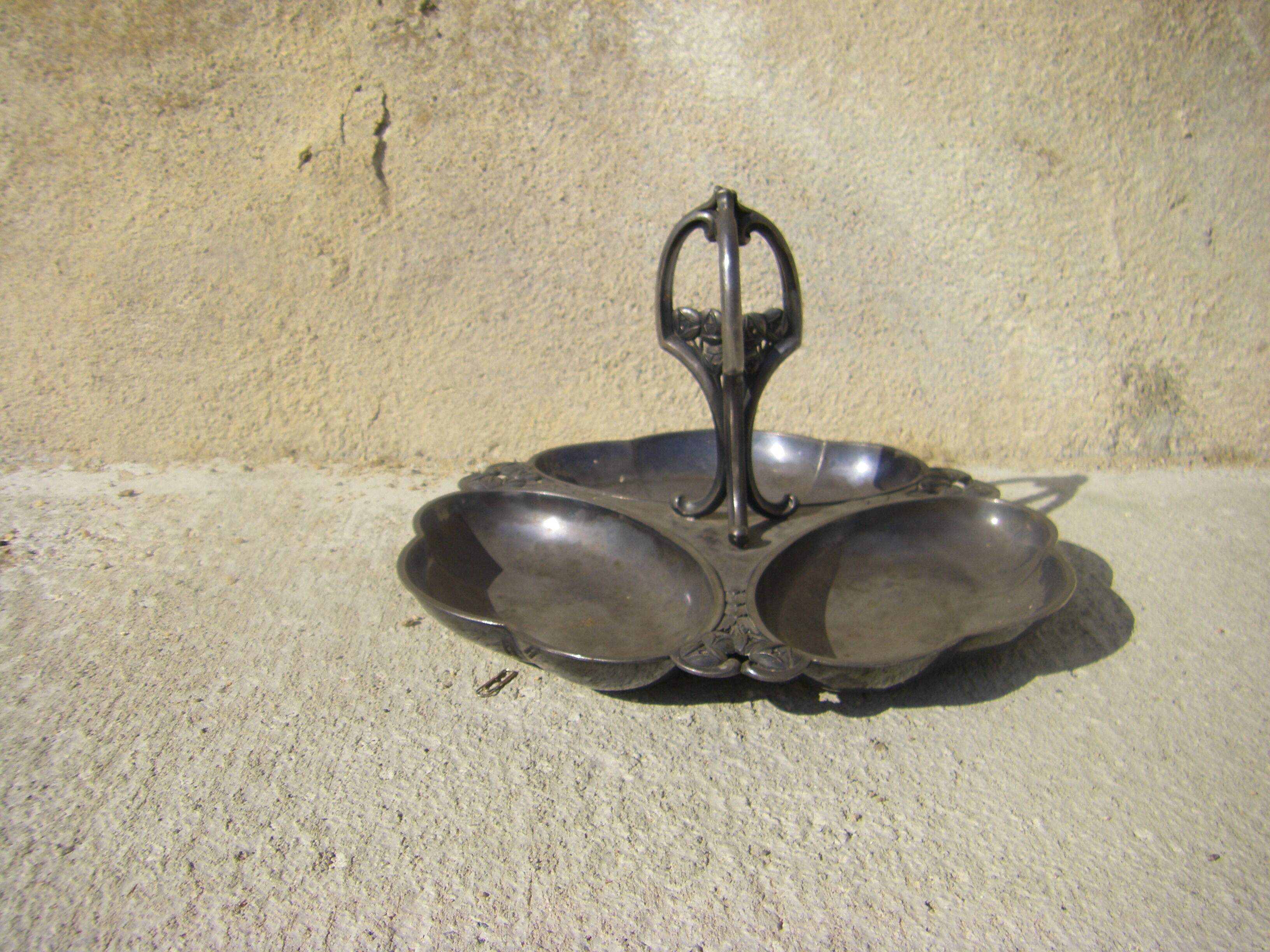 Art Deco begging dish