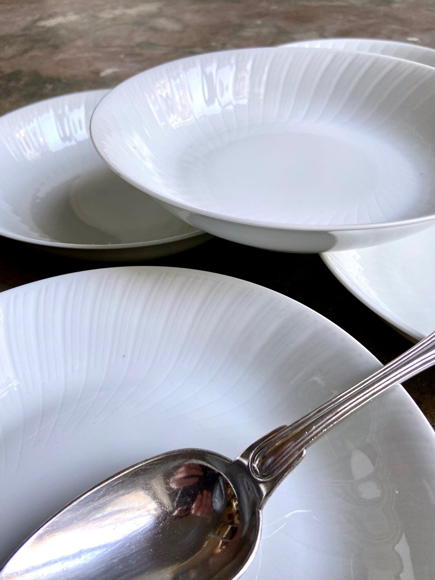 Lot de 5 assiettes creuses en porcelaine de Limoges