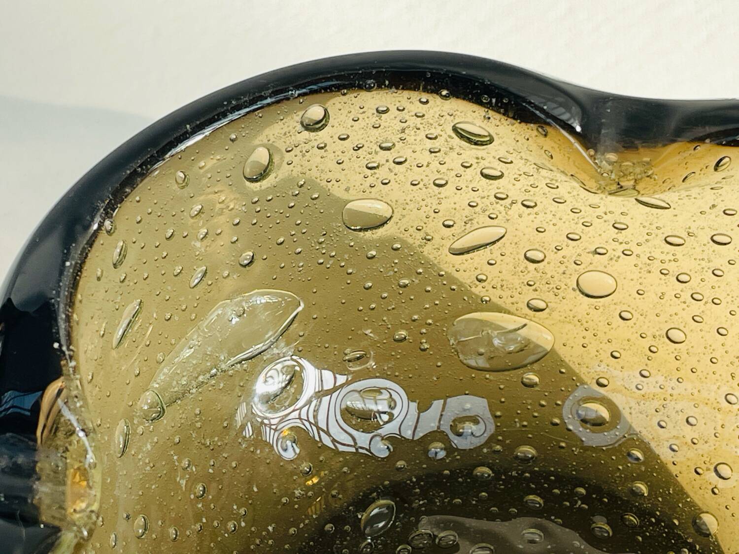 Cendrier en verre bulle ambré – design vintage années 60