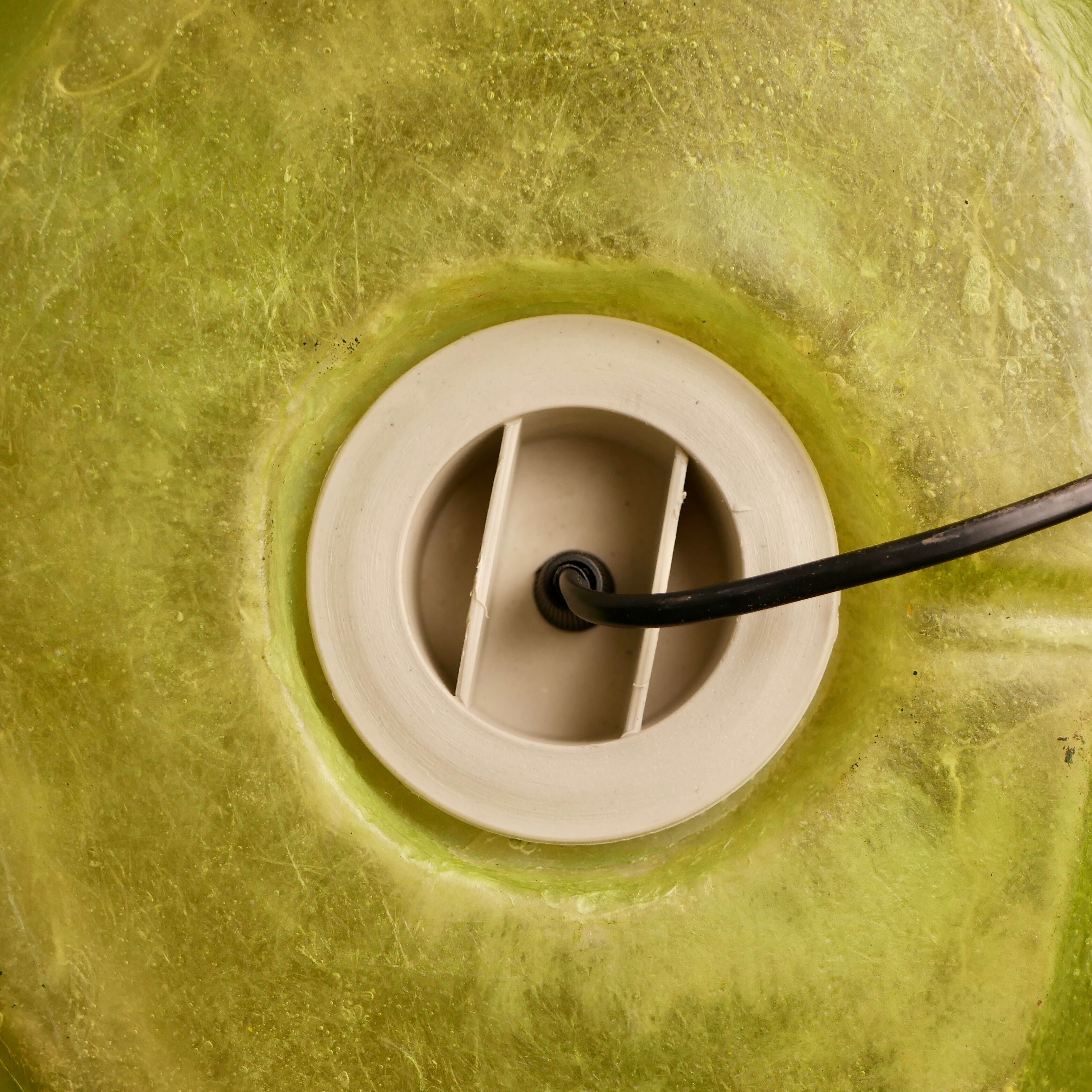 Lampe galet verte en fibre de verre