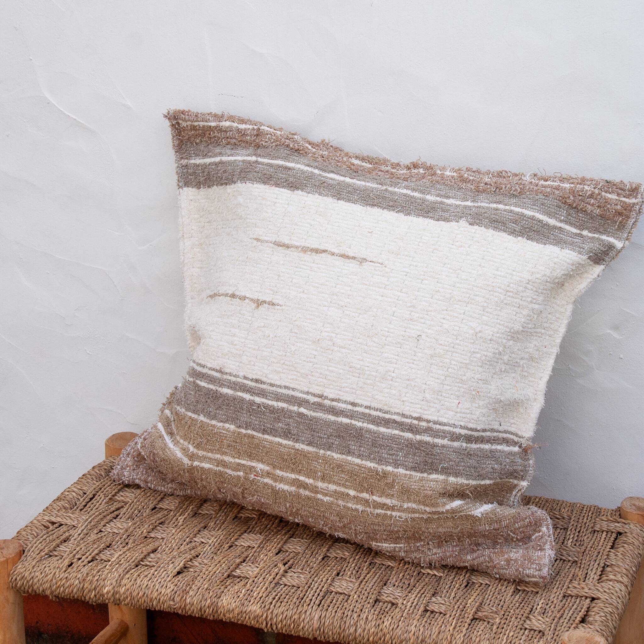 Housse de cousin beige - artisanale tissé main en coton recyclé