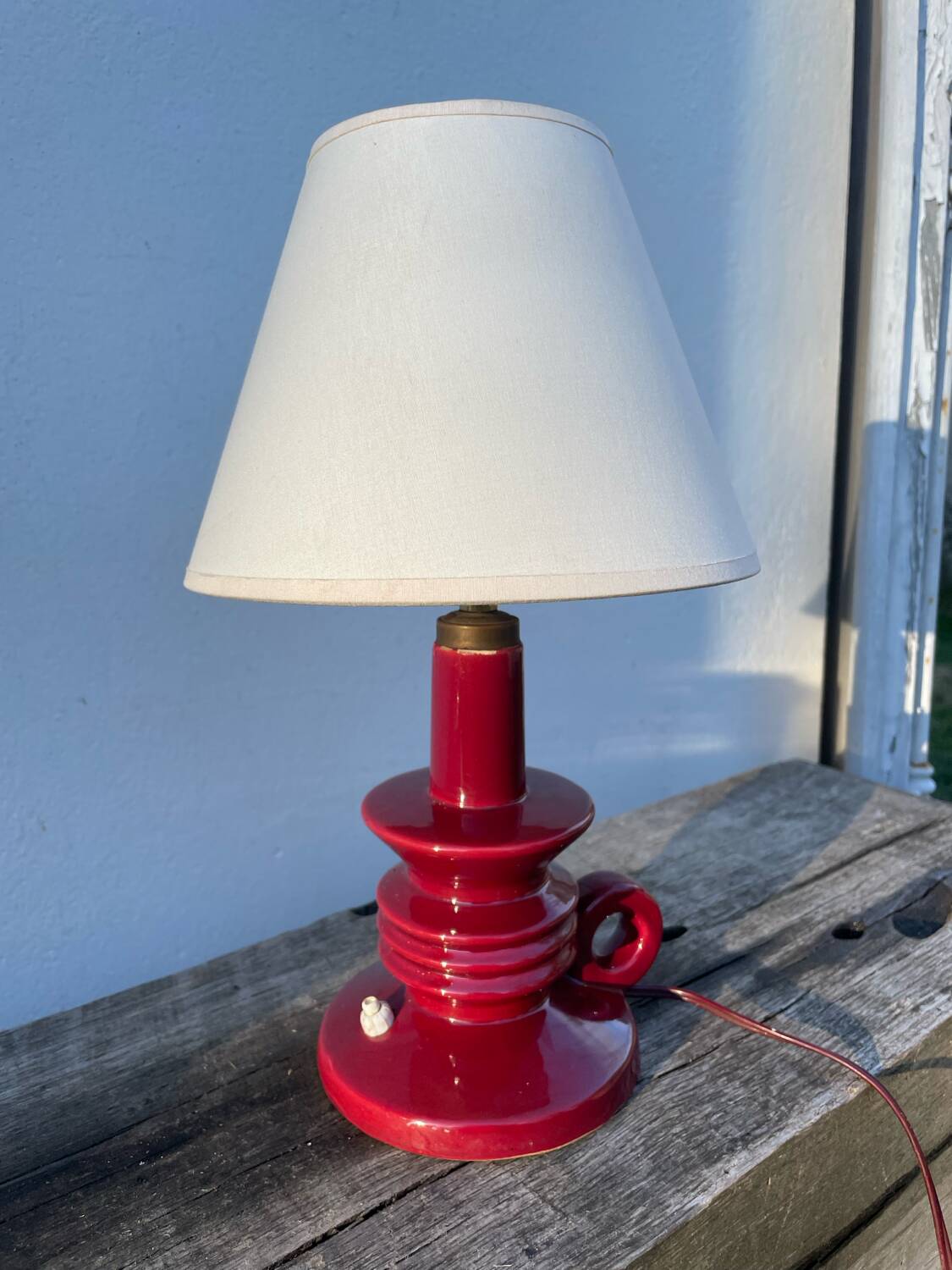 Burgundy ceramic lamp