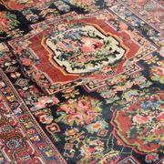 Antique Iranian oriental rug Bakhtiar Faradombeh: 3.37 X 2.13 meters. Early 20th century circa 1920/30
