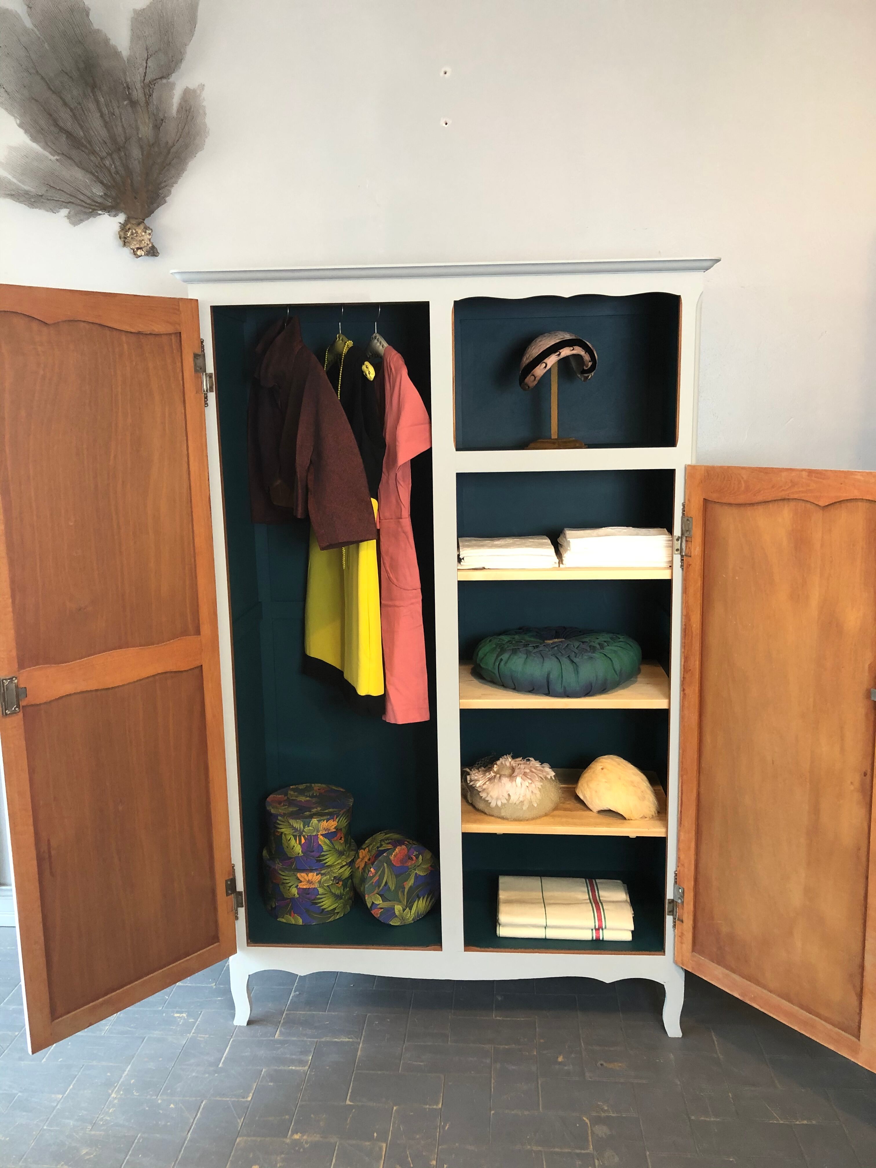 Armoire parisienne