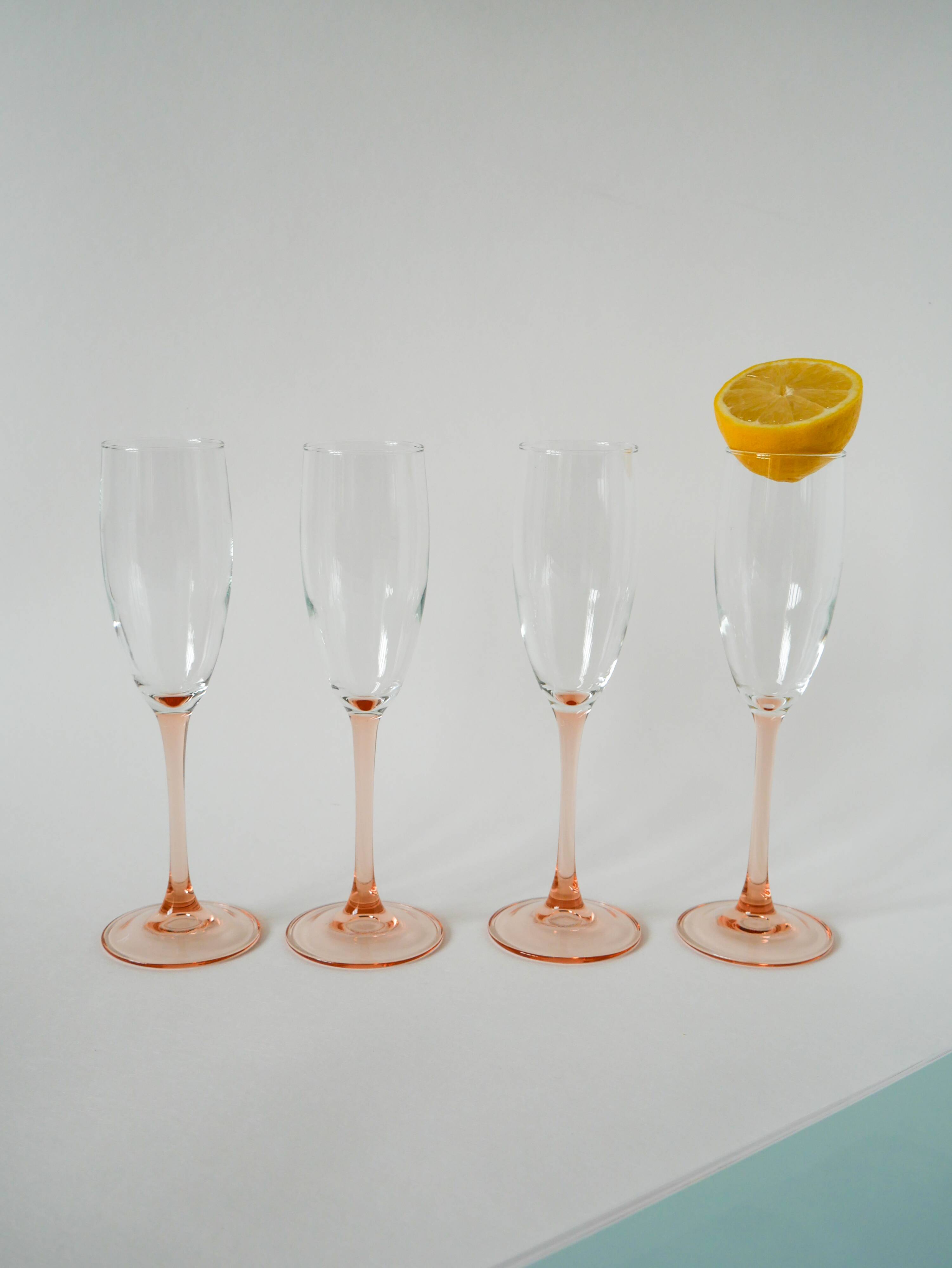 Set of 4 champagne flutes with pink feet, 1970