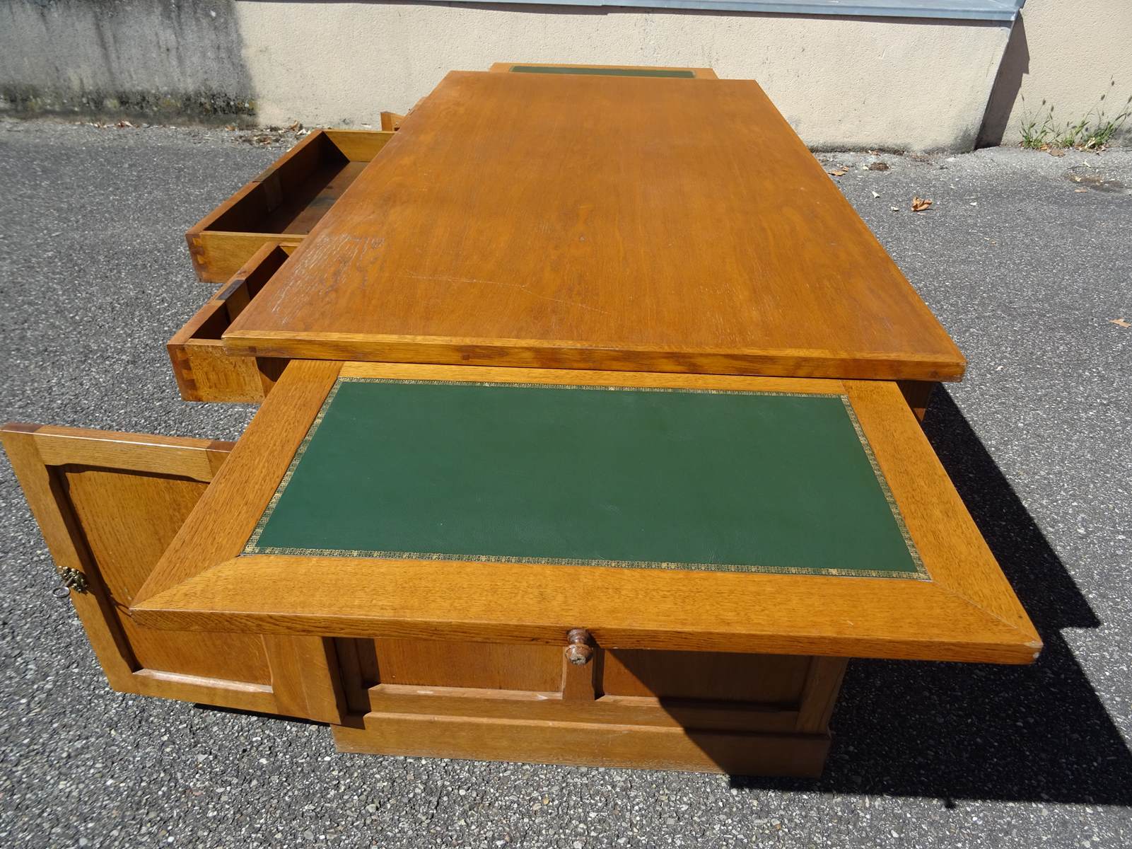 Minister's office with double boxes and tablets 30/40