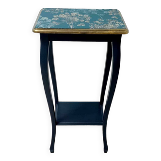 Old redesigned pedestal table