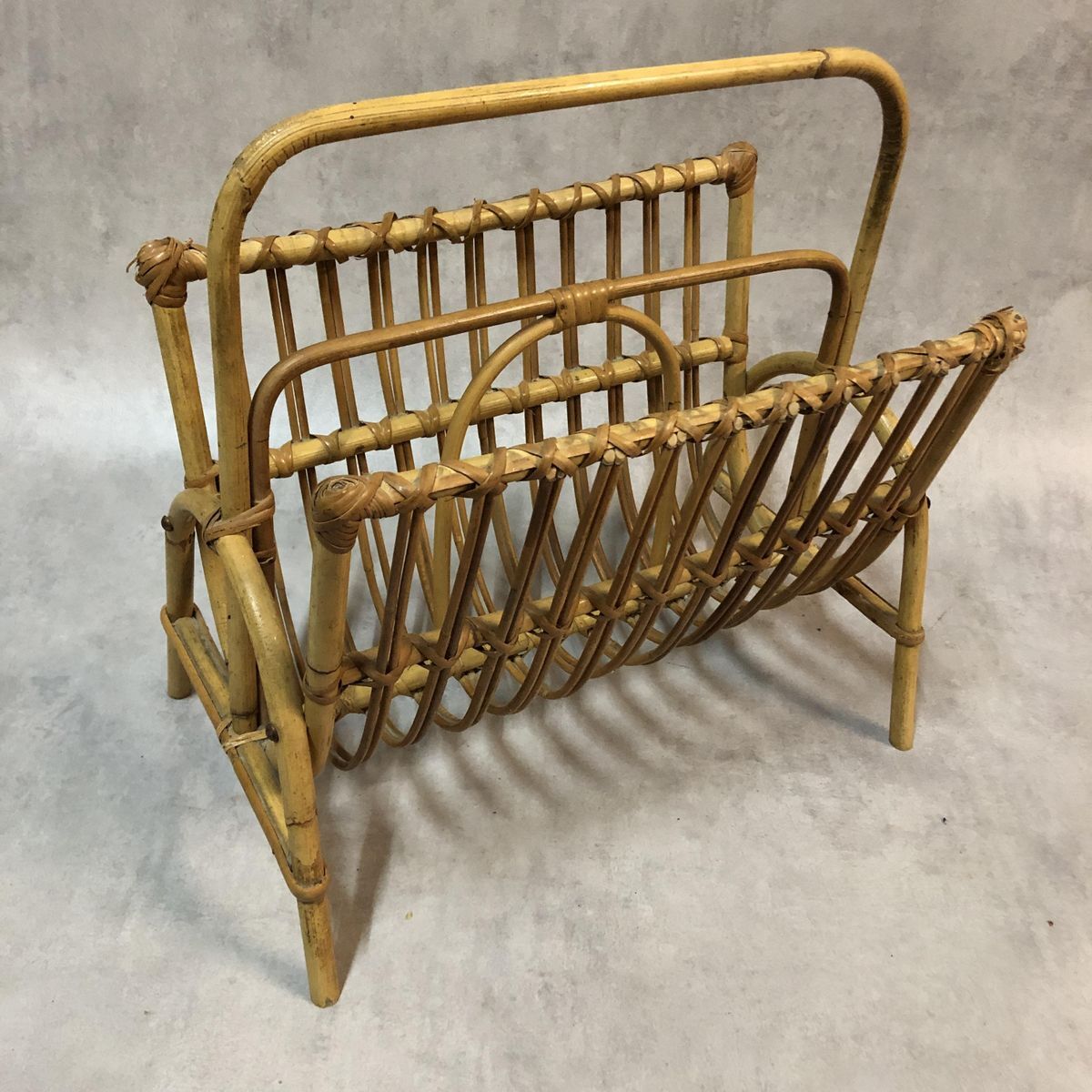 Mid-century magazine holder in rattan France 1960s