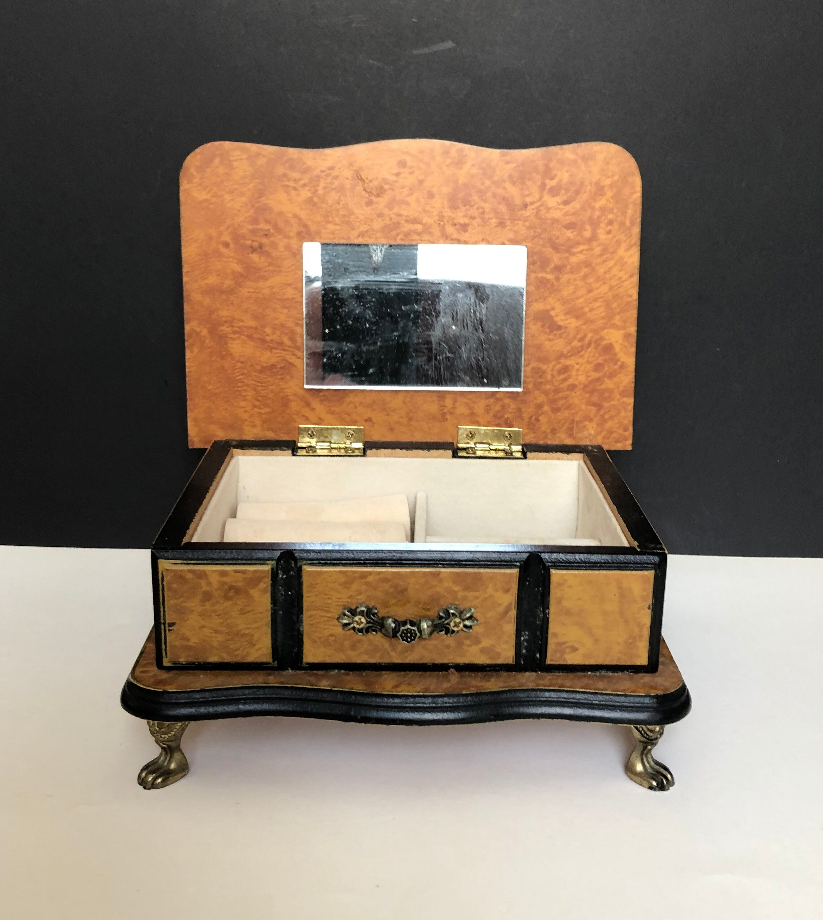 Jewelry box