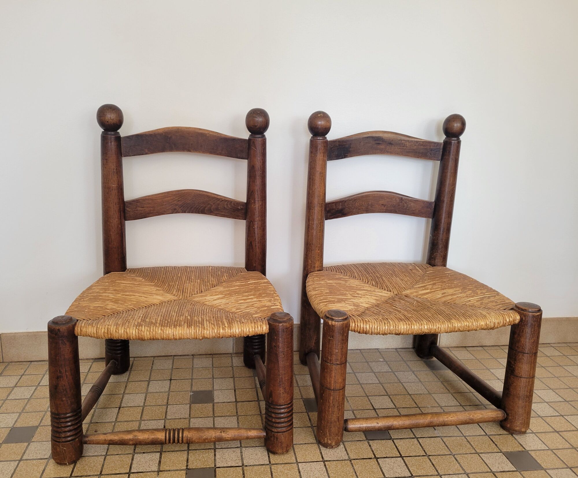 Duo de chaises de cheminée en bois et paille