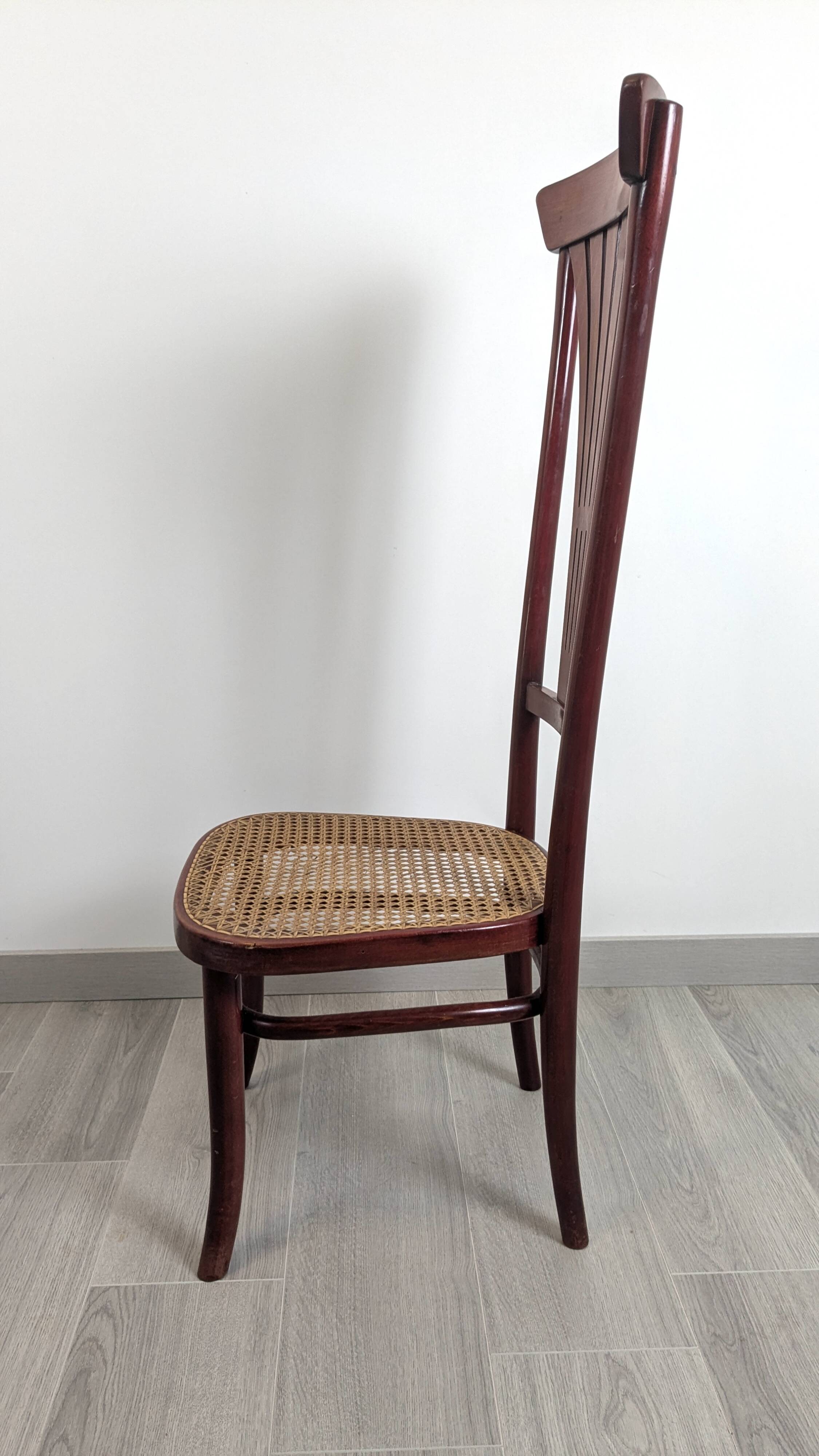 Nursing chair Thonet – Icon of bent wood and Viennese design