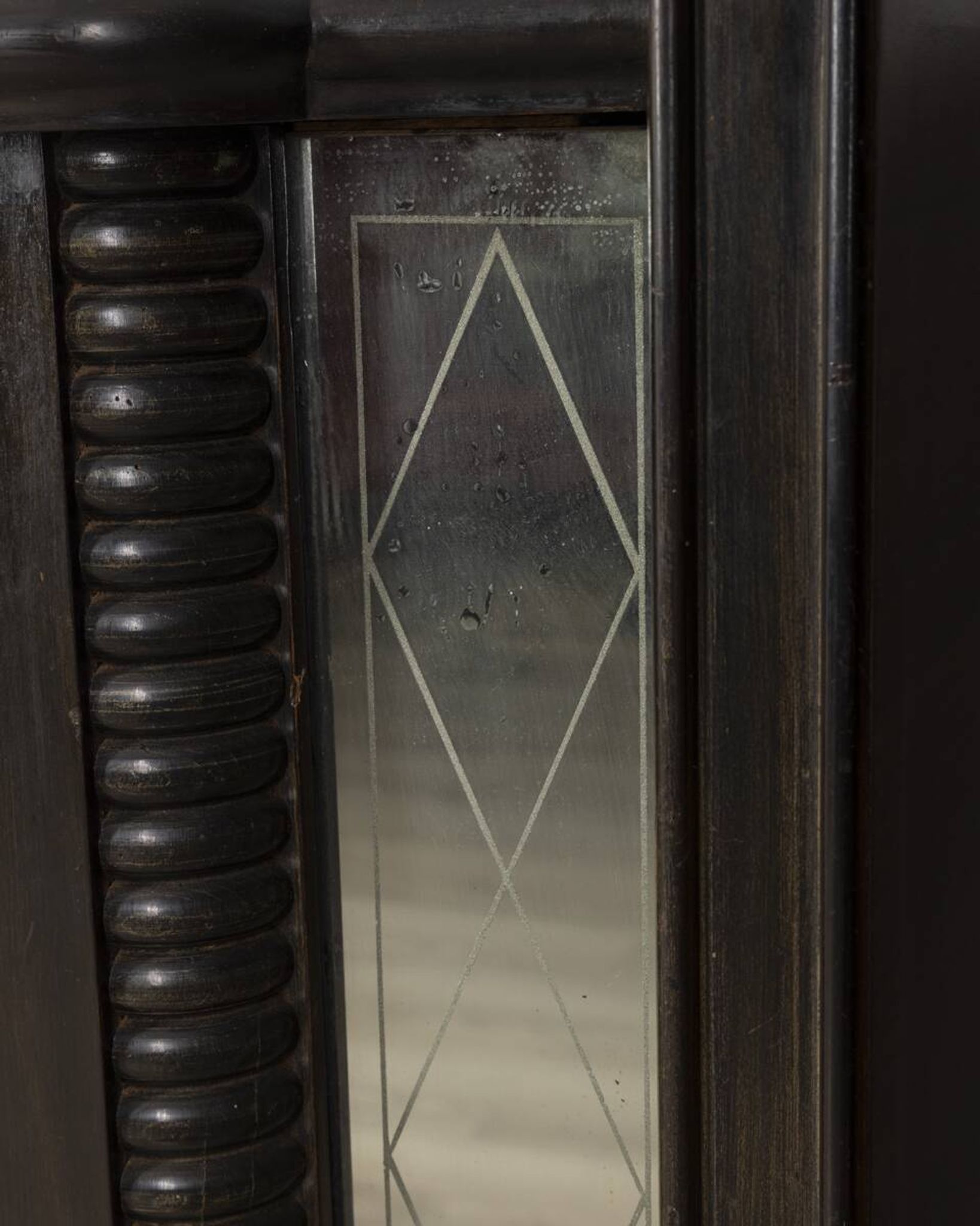 1940s vintage sideboard in wood and glass Italian Art Deco design