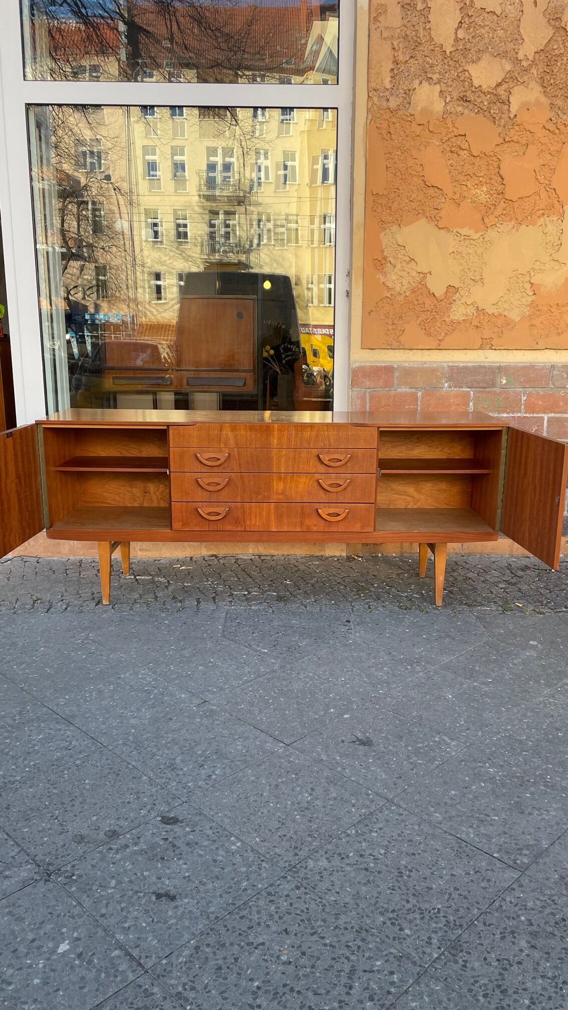 Atypical teak row from the 60s