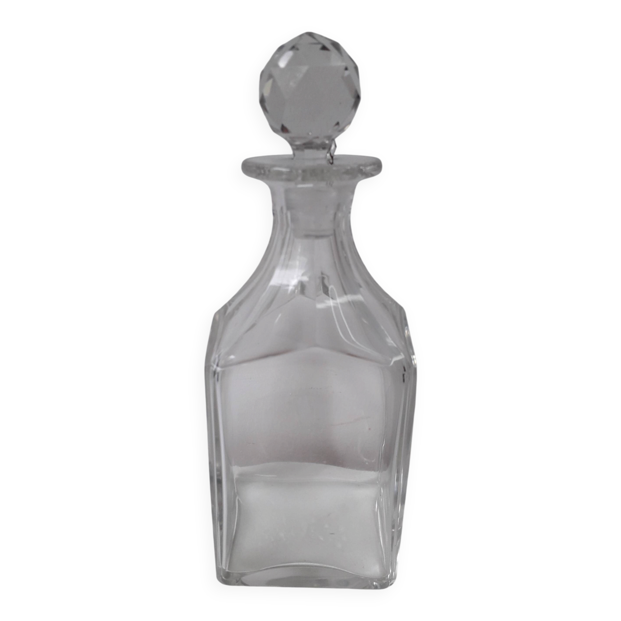 Whisky or liqueur carafe in cut Baccarat crystal.