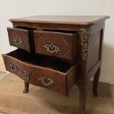 Chest of drawers with curved facade of the nineteenth century