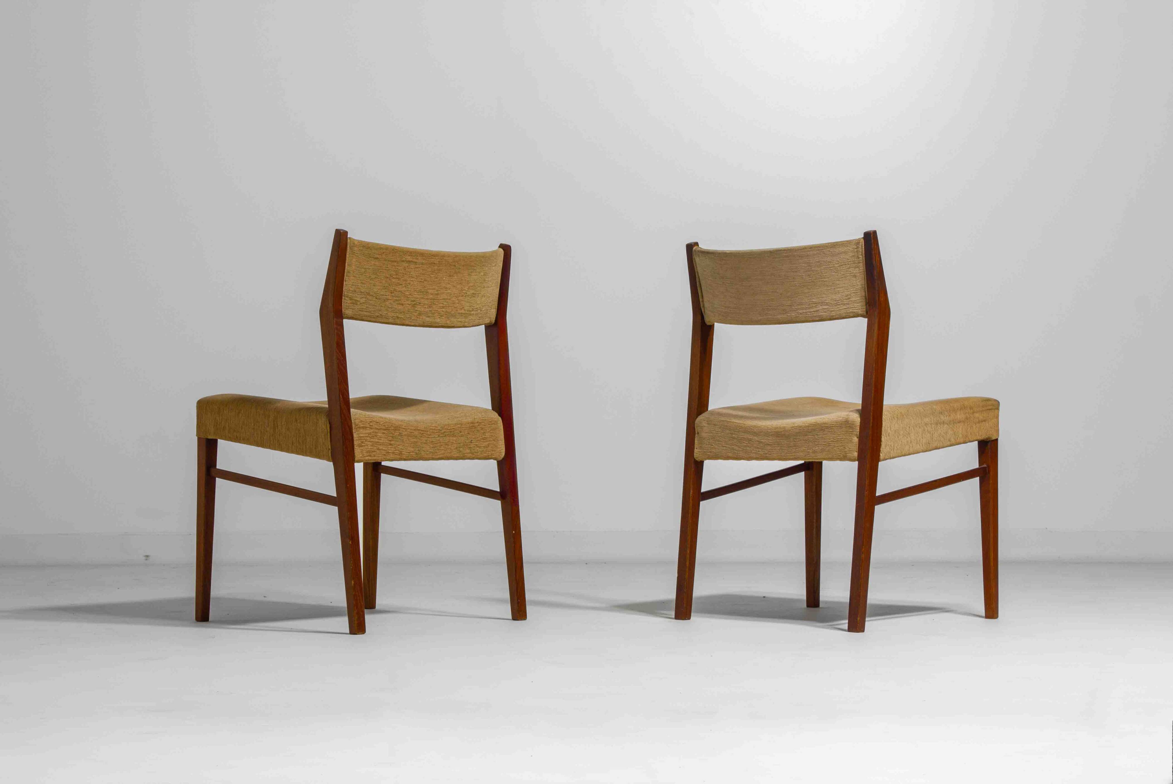Set of 6 minimalist teak dining chairs, Belgium 1960s