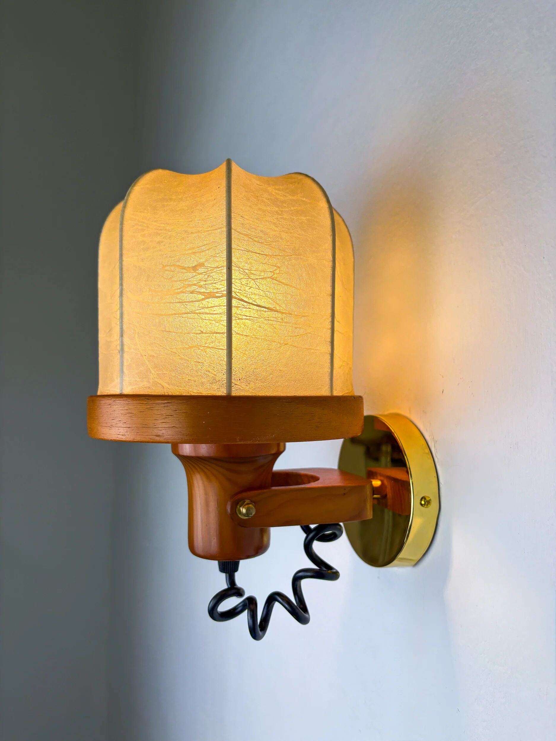 Pair of articulated "Cocoon" wall lights in resin and pine, Italy, circa 1970s