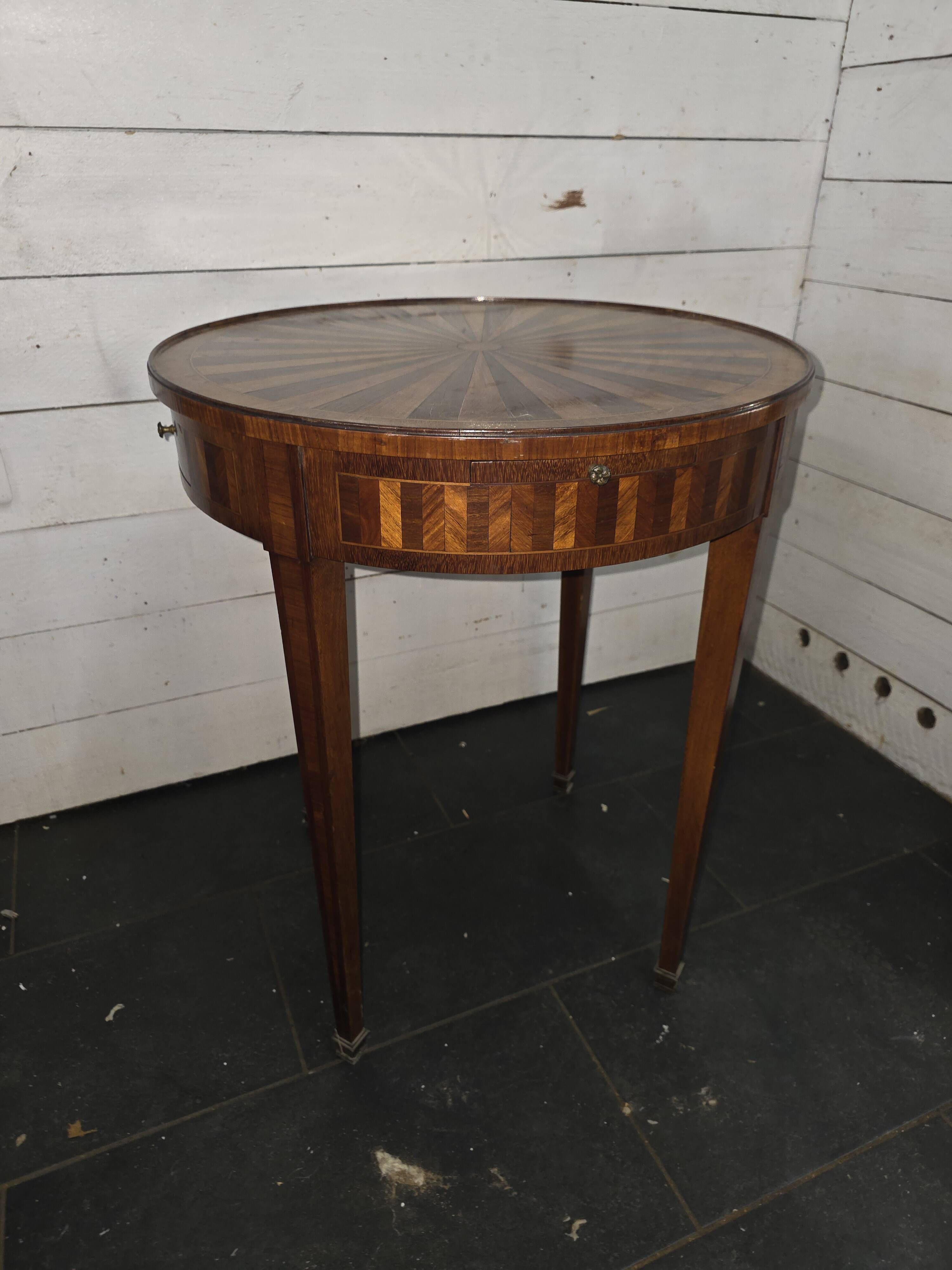 Bouillotte table in marquetry, signed Pagny Fils, Paris, early 20th century