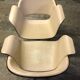 Paire de fauteuils en cuir beige